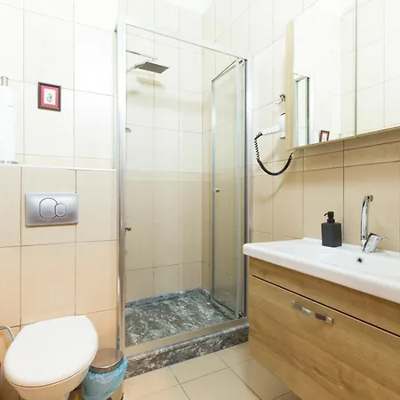 Istiklal Hotel *