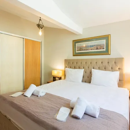 Istiklal Hotel *